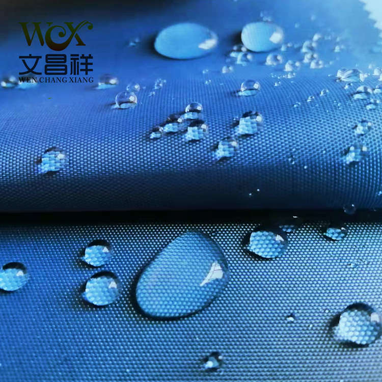 防泼水牛津布和抗水压牛津布哪个更防水？